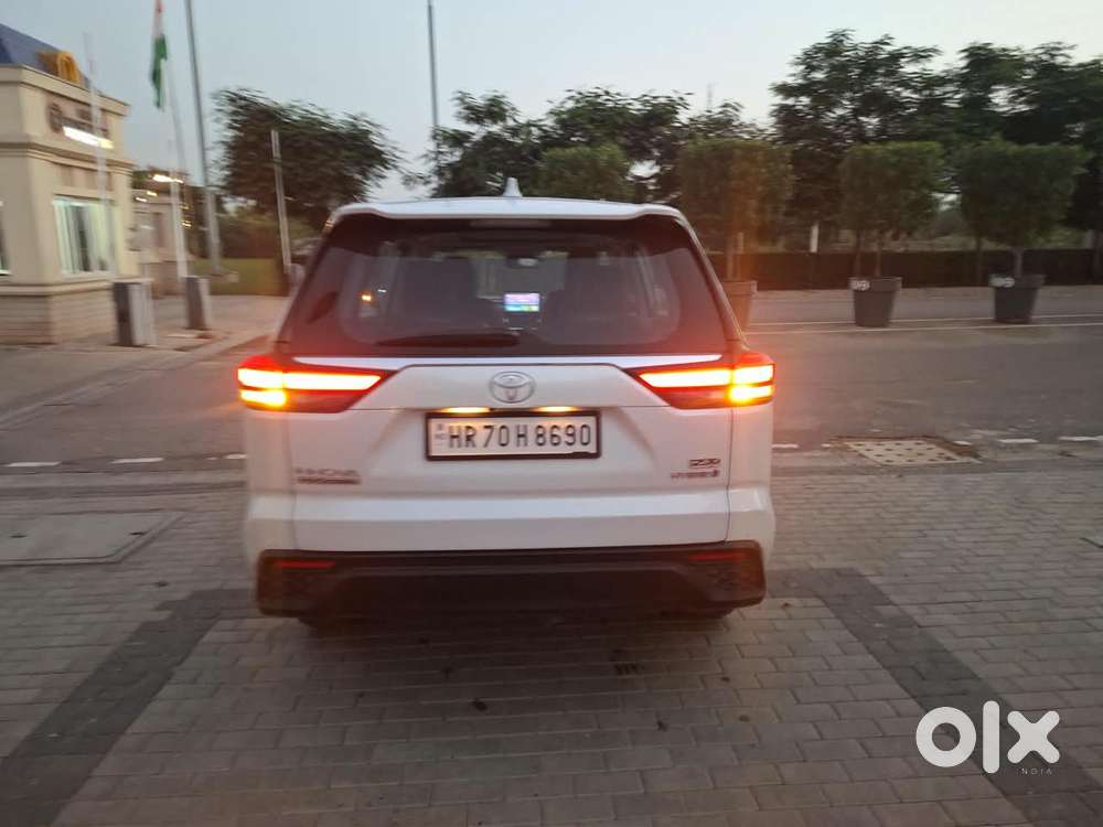 Toyota Innova Hycross 2.0 Zx (o) Hybrid 7 Str, 2024, Petrol