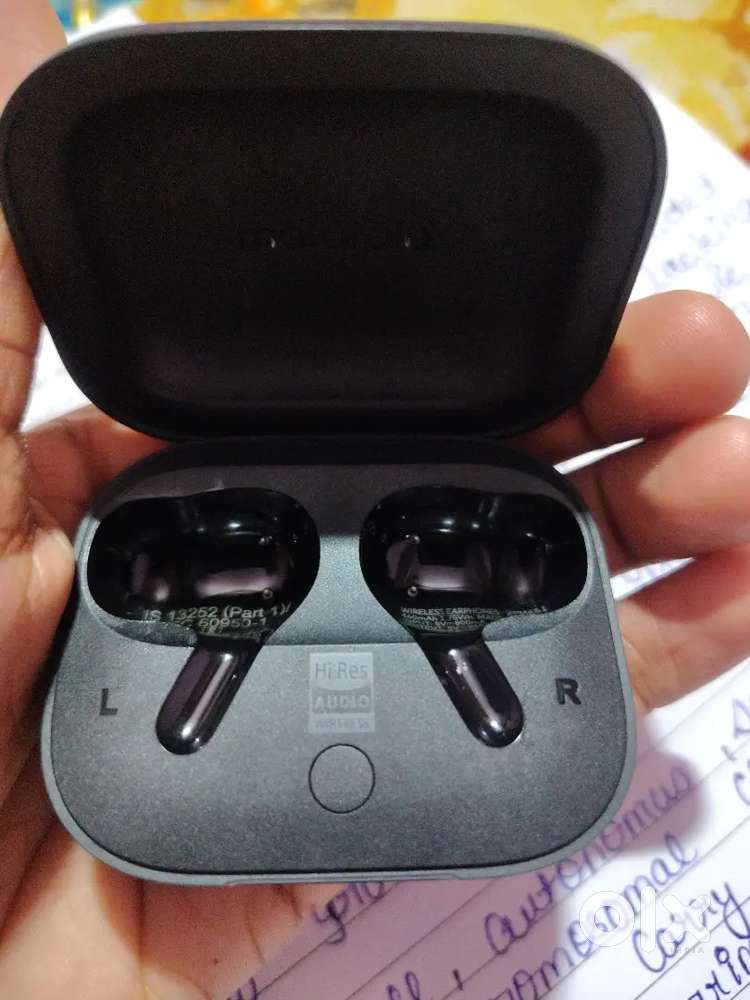 Motorola buds bass