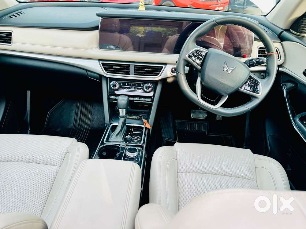 Mahindra Xuv700 2.0 Ax 7 Petrol At Luxury Pack Str, 2024, Petrol