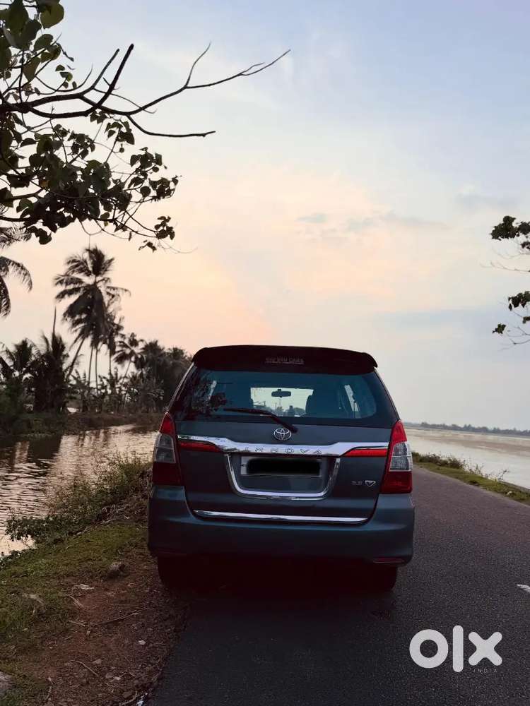 Toyota Innova 2.5 V 2015