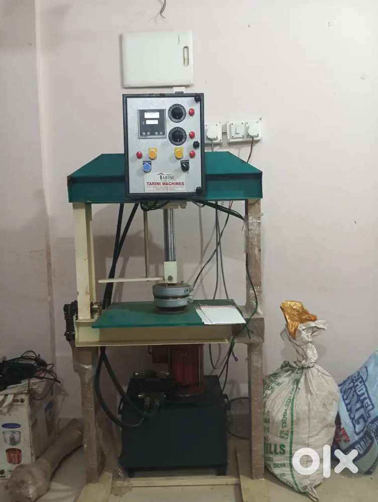 Paper plate machine