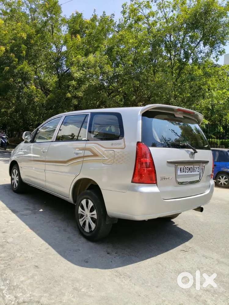 Toyota Innova Showroom Maintenance