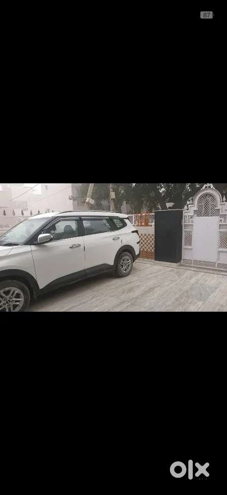 Kia Carens 2023 Petrol 27000 Km Driven