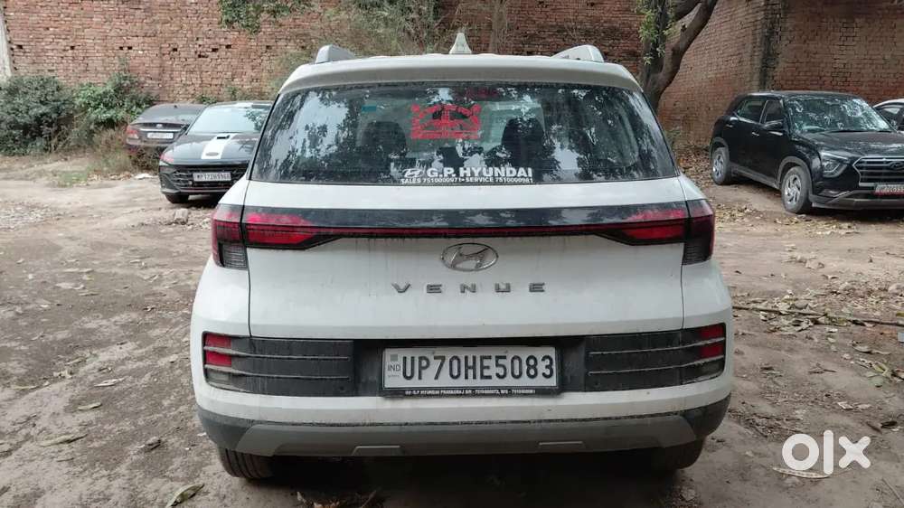 Hyundai Venue 2024 Petrol Well Maintained