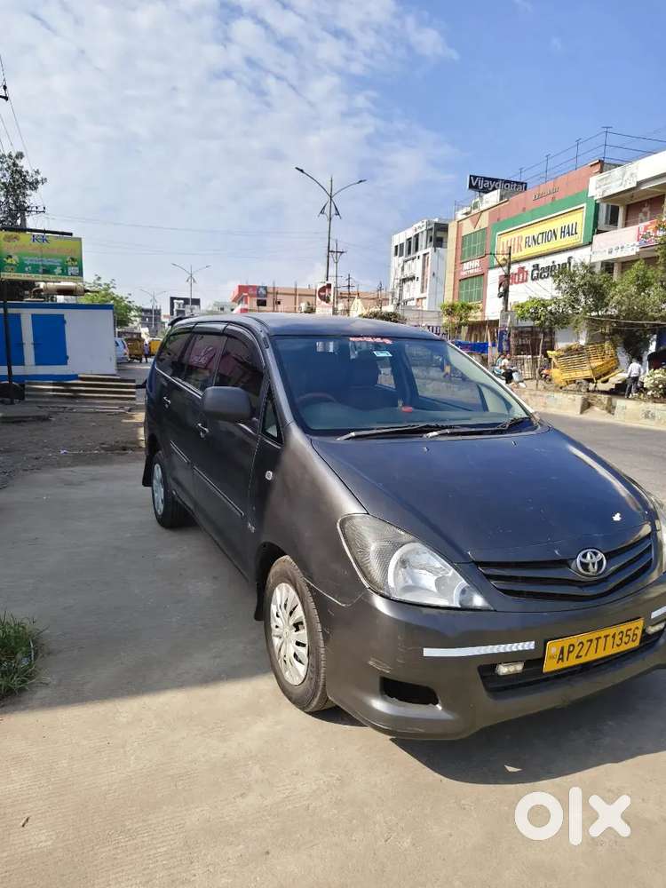 Toyota Innova 2010 , Quater Tax 7+1