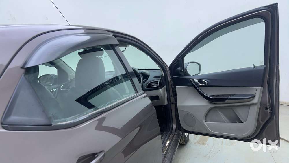 Tata Tiago Xza, 2018, Petrol