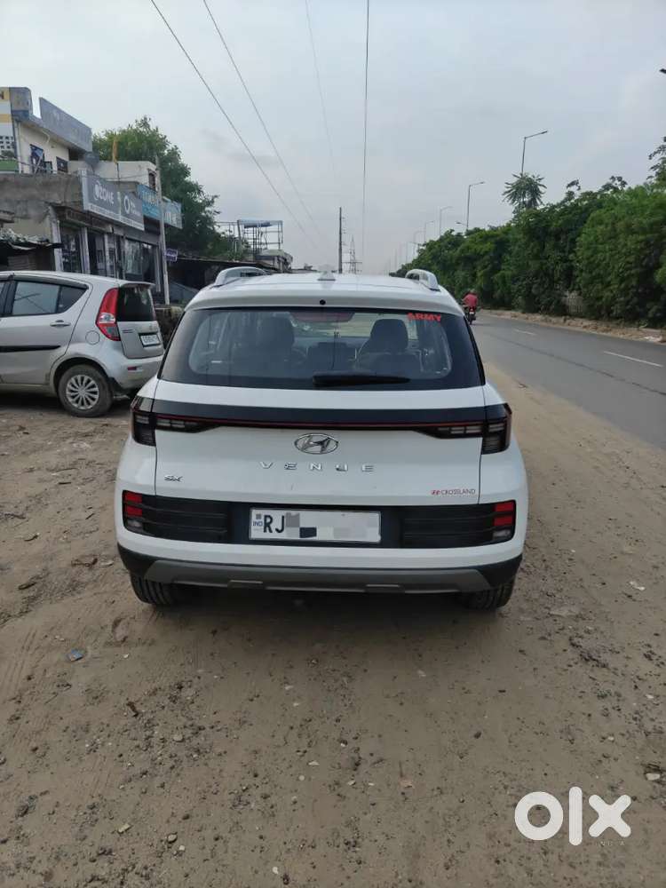 Hyundai Venue 2024 Diesel Well Maintained