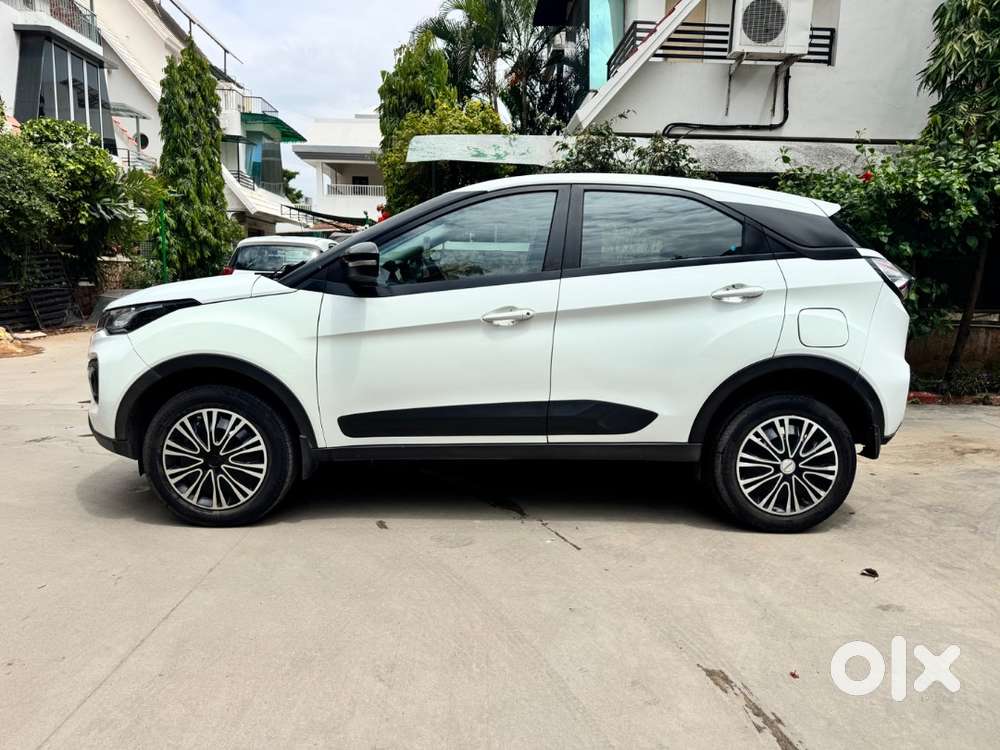 2022 Tata Nexon Petrol – Calgary White