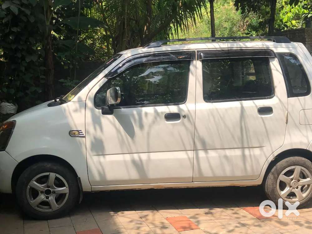 4 Cylinder Engine,a/c,white Colour, Power Steering,price Negotiable