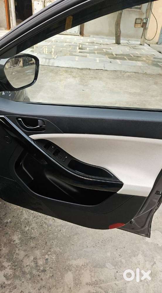 Tata Nexon Pure 1.2 S Revotron Petrol 6 Mt, 2025, Cng & Hybrids