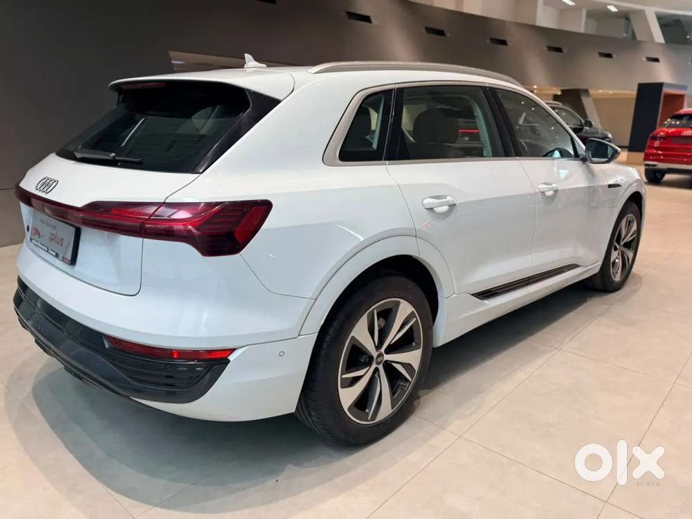 Audi Q8 E-tron, 2023, Electric