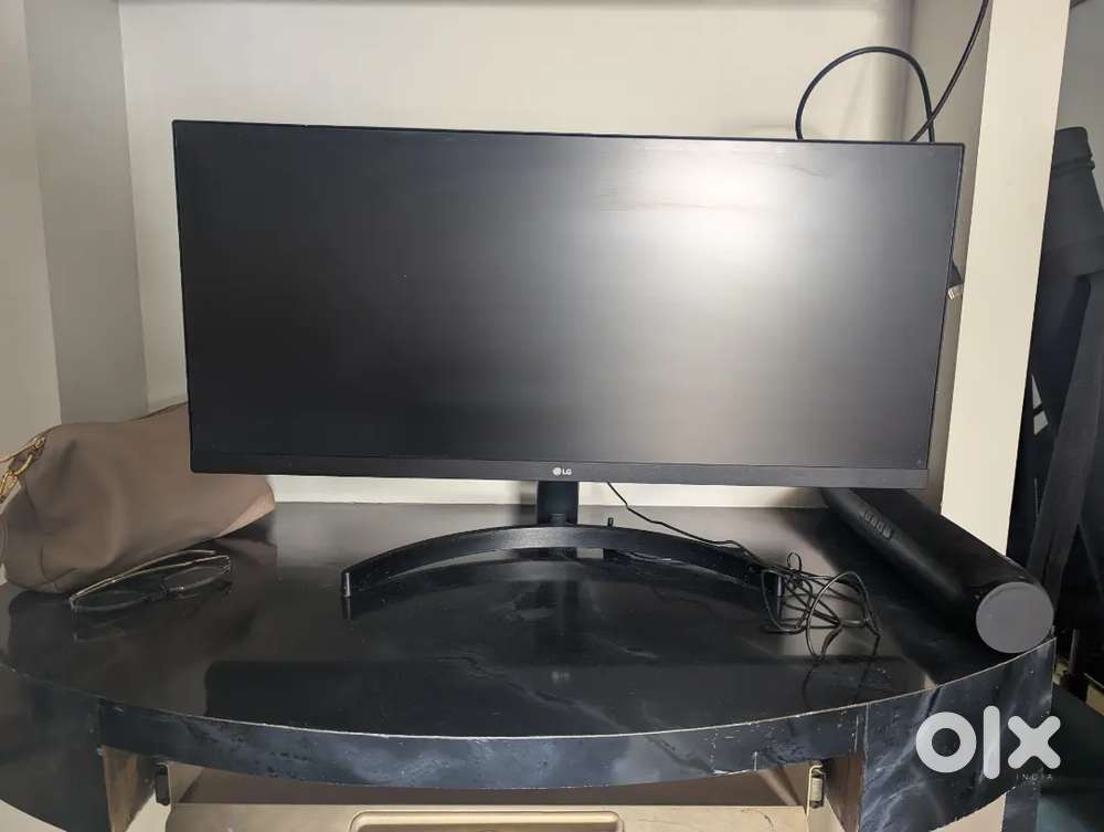 LG29WL50S 29-inch ultrawide monitor. 2560x1080 resolution