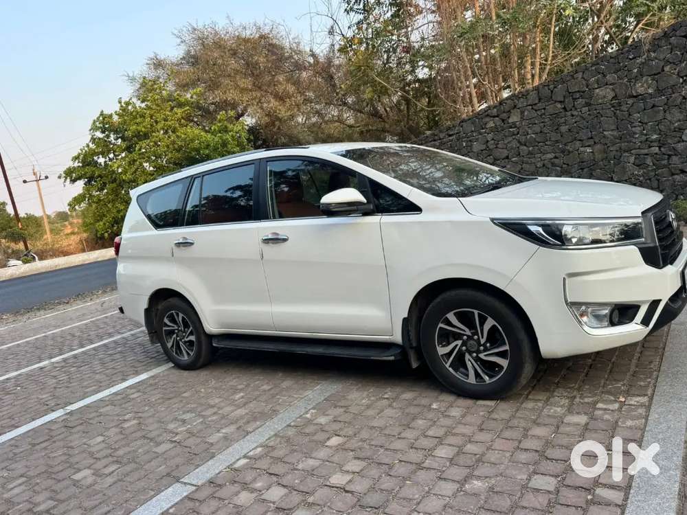 Innova Crysta 2023