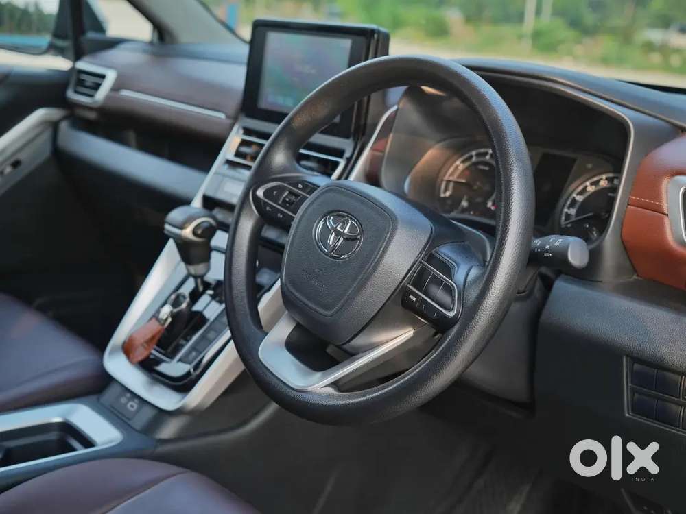 Toyota Innova Hycross 2024 Petrol 9000 Km Driven