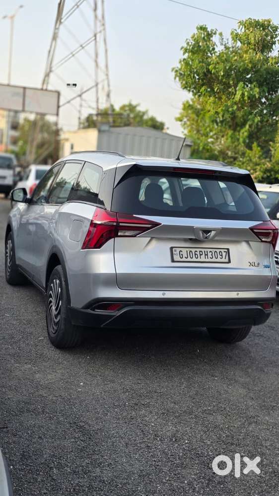 Mahindra Xuv700 2.0 Mx Petrol Mt 5 Str, 2022, Petrol