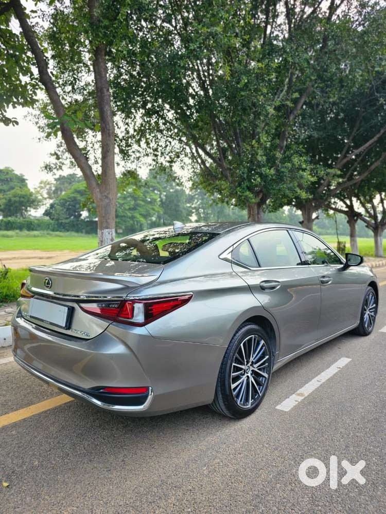Lexus Es 300h Luxury, 2025, Cng & Hybrids