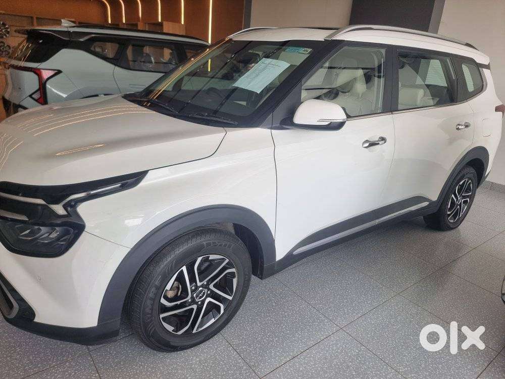 Kia Carens, 2023, Petrol