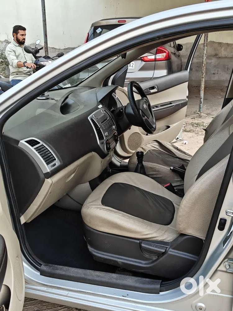 Hyundai I20 2010 Cng & Hybrids 176000 Km Driven