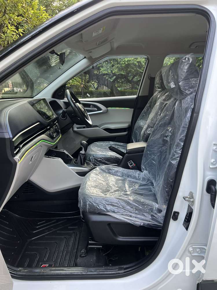 Kia Carens 1.5 Premium 7 Str, 2023, Petrol