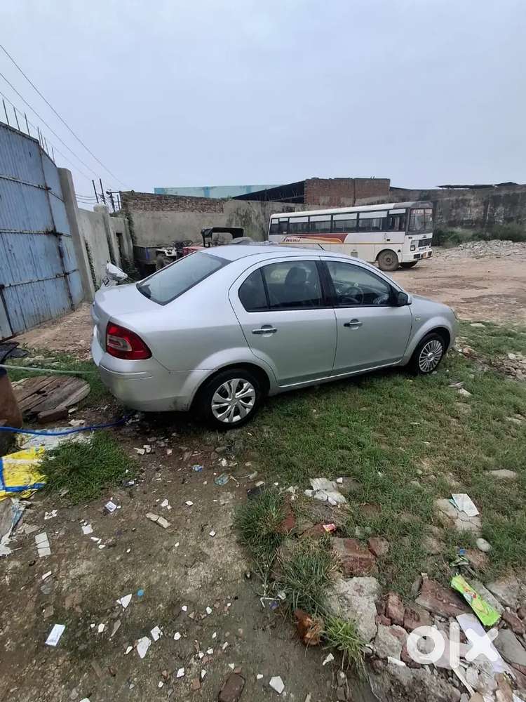 Ford Fiesta 1.5 Ambiente Petrol 2013