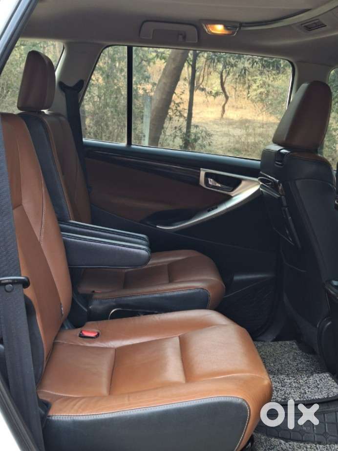 Toyota Innova Crysta 2.8 Zx At 7 Seater, 2016, Diesel