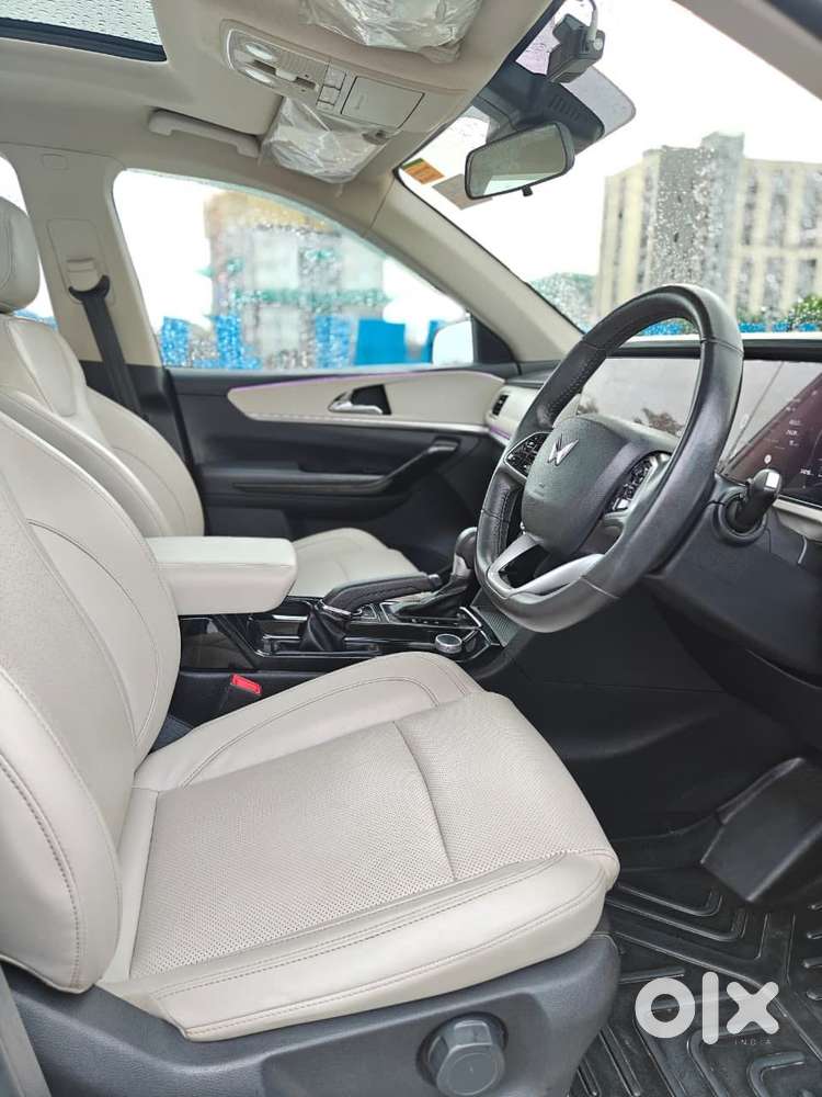 Mahindra Xuv700 2.2 Ax 7 Diesel At Str, 2024, Diesel