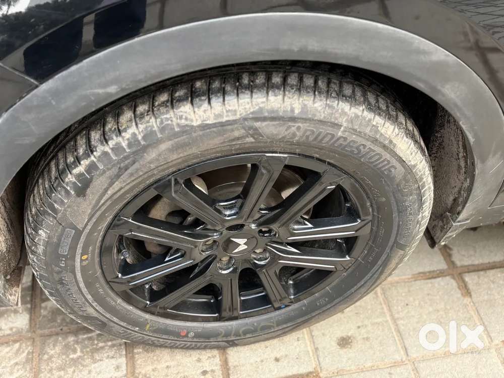 Mahindra Xuv700 2.2 Ax 7 Diesel Mt Luxury Pack Str, 2025, Diesel