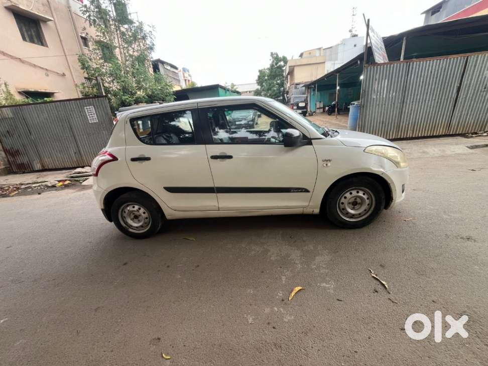 Maruti Suzuki Swift Vxi + Manual, 2012, Petrol