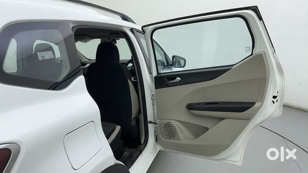 Renault Triber Rxz, 2022, Petrol