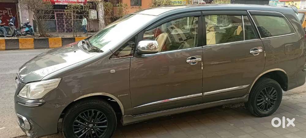 Toyota Innova 2012