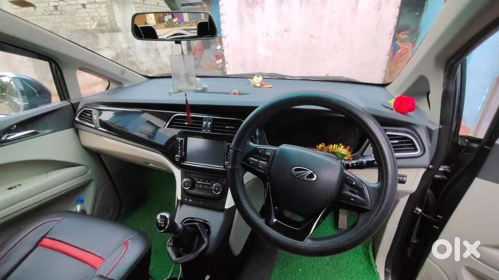 Mahindra Marazzo M6 7 Seater