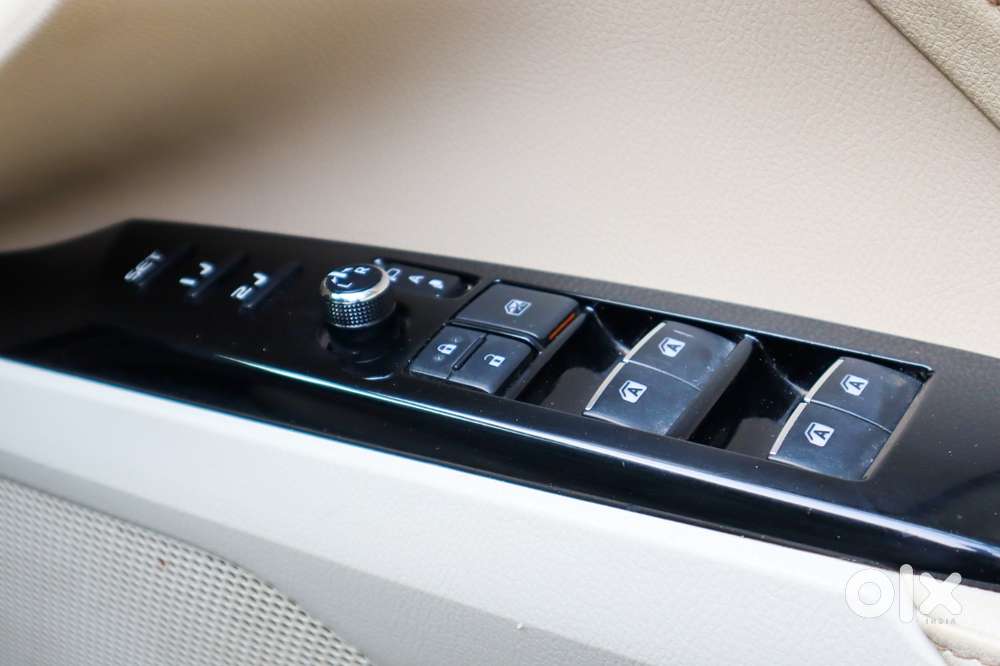 Toyota Camry Hybrid, 2019, Petrol