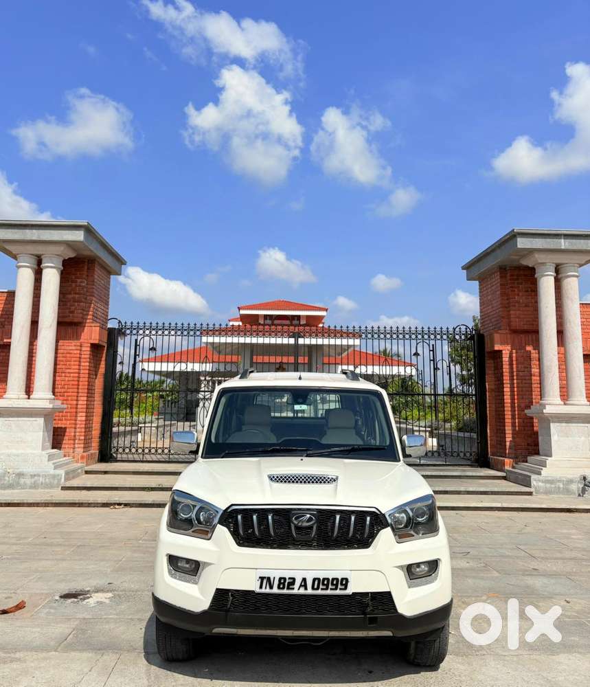 Mahindra Scorpio S10, 2015