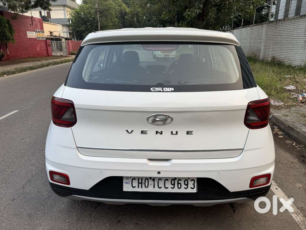 Hyundai Venue E, 2021, Petrol