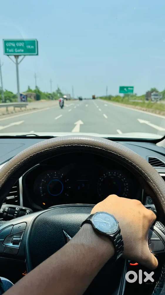 Mahindra Xuv300 Turbosport 2023 Petrol 27000 Km Sunroof 1st Owner