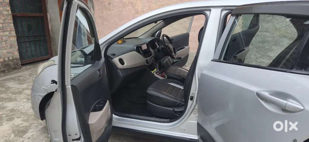 Teacher Driven Hyundai Grand I10 2017 Diesel.  Zero Depreciation Insur