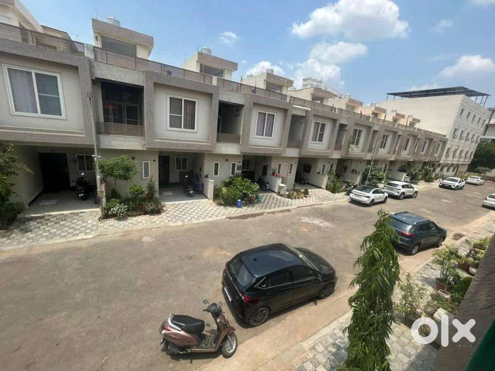 24 KA FRONT WALA VILLA WOH BHI GATED TOWNSHIP ME. - For Sale: Houses ...