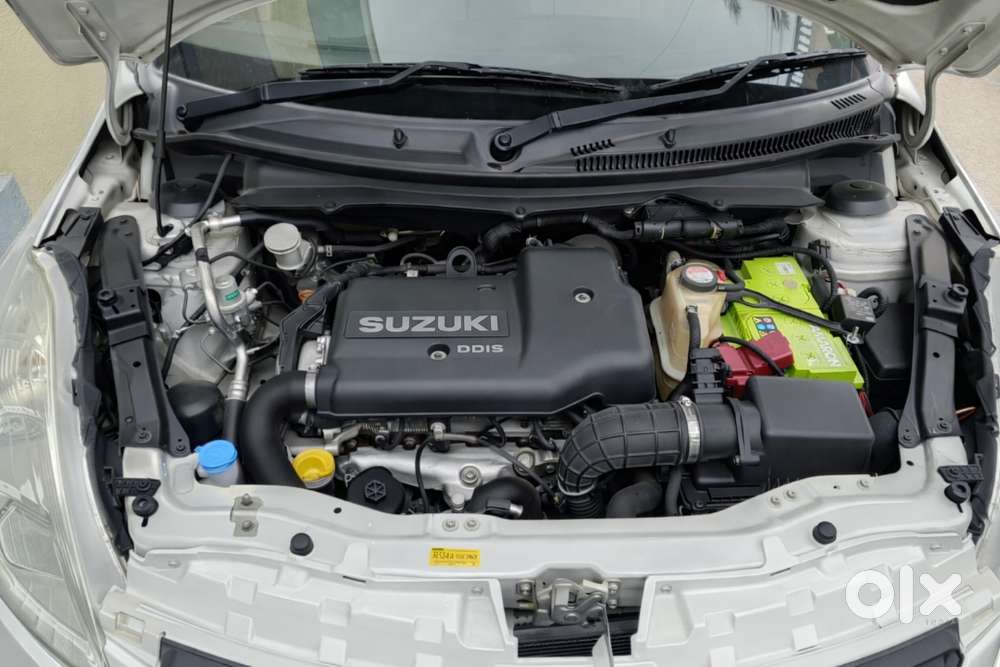 Selling Showroom Maintained Car Swift Dzire Car Diesel