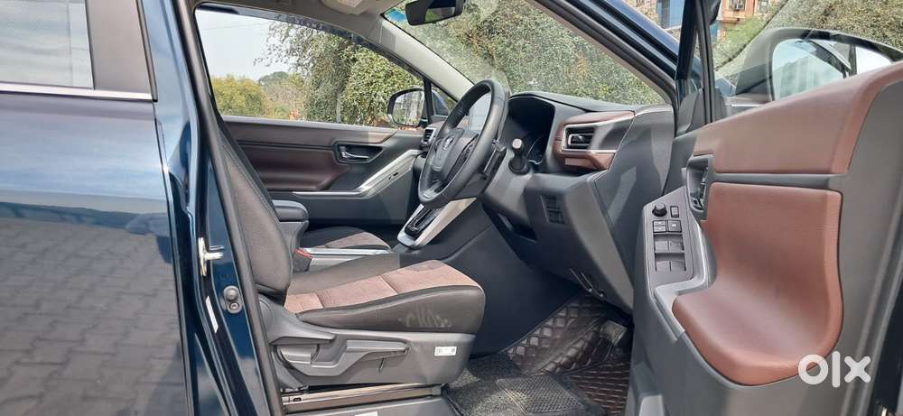 Toyota Innova Hycross 2.0 Vx Hybrid 8 Str, 2025, Petrol