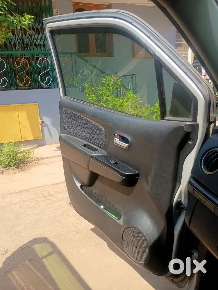 Maruti Suzuki Wagon R Stingray 2015 Petrol Well Maintained