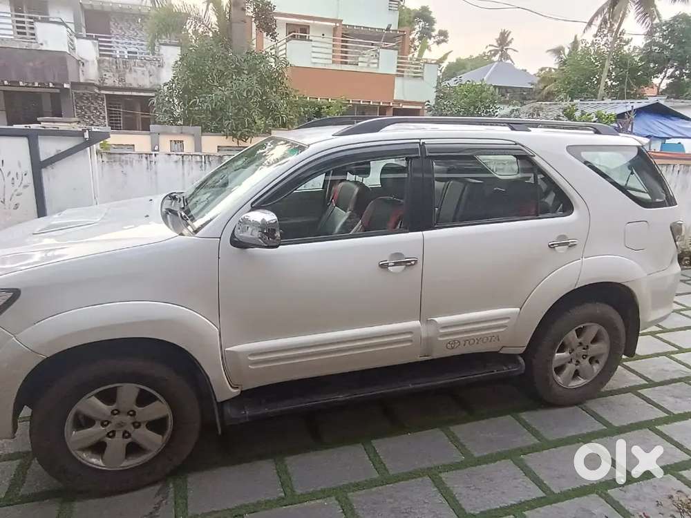 Toyota Fortuner 2011 Diesel 156000 Km Driven
