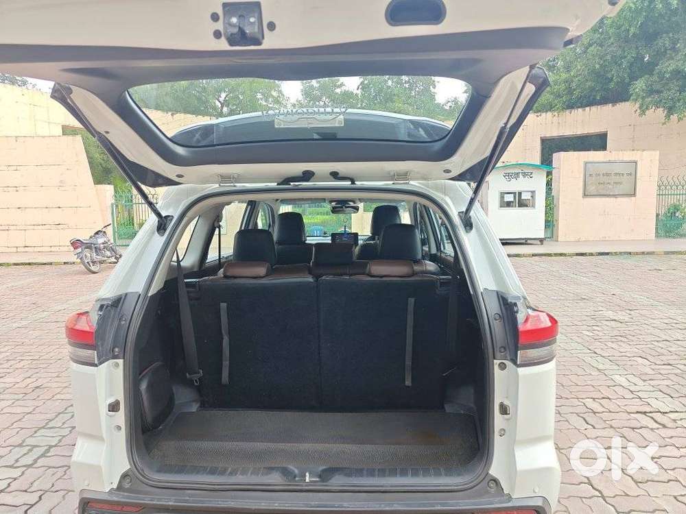 Toyota Innova Hycross 2.0 Vx (o) Hybrid 8 Str, 2023, Petrol