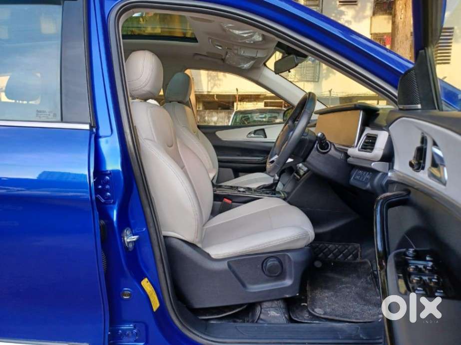 Mahindra Xuv700 2.0 Ax 7 Petrol At Luxury Pack Str, 2022, Petrol