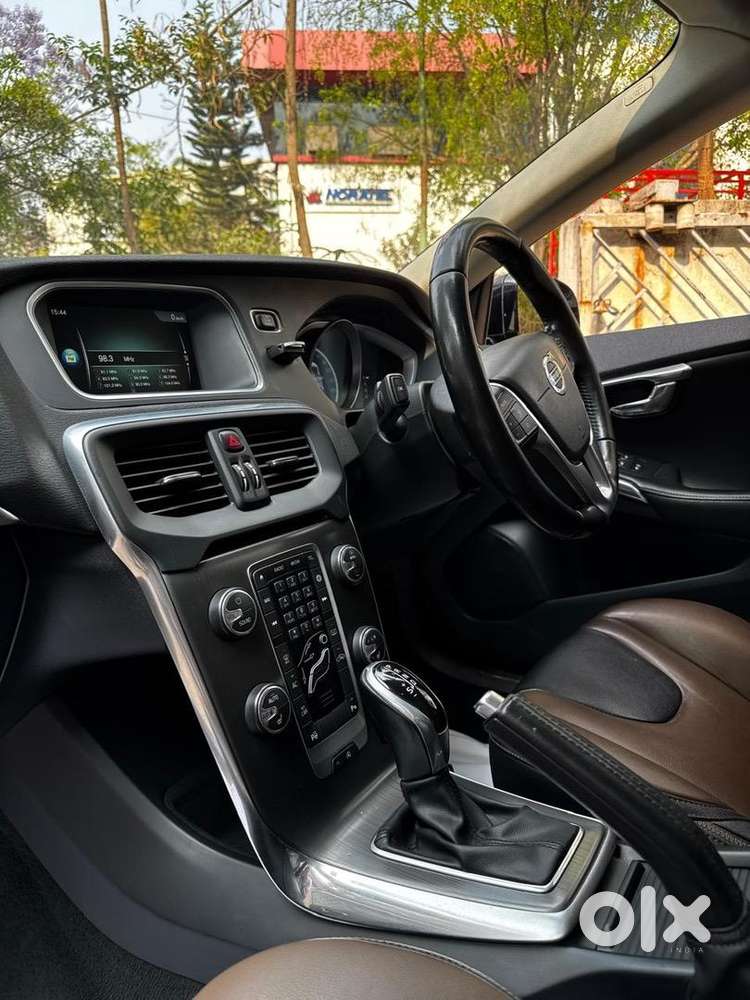 Volvo V40 Cross Country 2015 Diesel In Good Condition