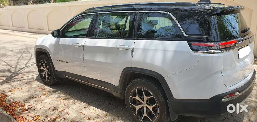 December 2024 Jeep Meredian 4x2 Limited Automatic.