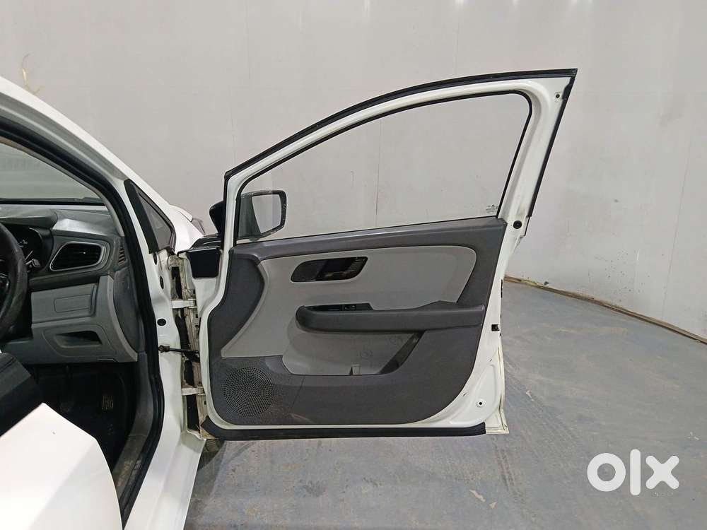 Tata Altroz 1.2 Xe Rhytm Petrol, 2020, Petrol
