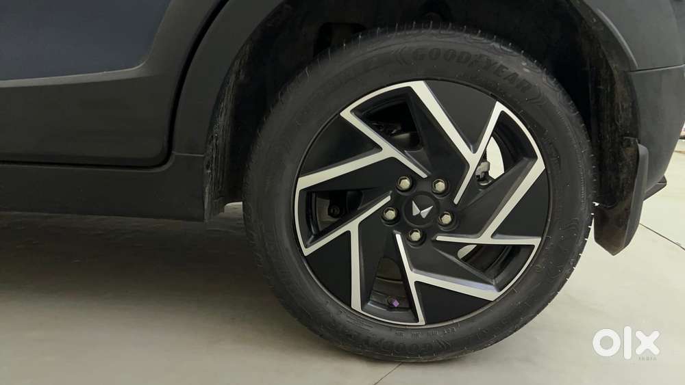 Mahindra Xuv 3xo Ax7l 1.2 Petrol At (pg), 2024, Petrol