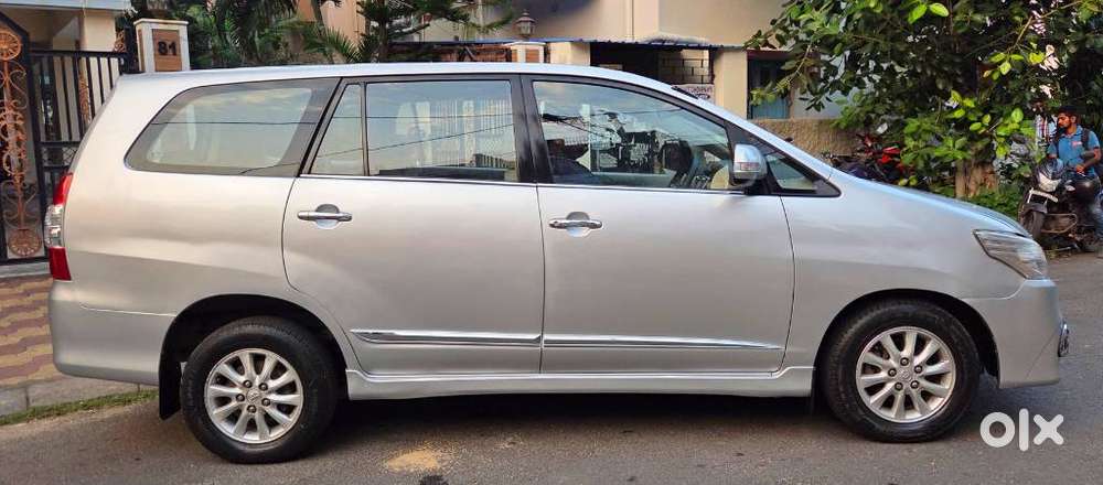 Toyota Innova 2.5 Vx 8 Seater Bs Iv, 2015, Diesel