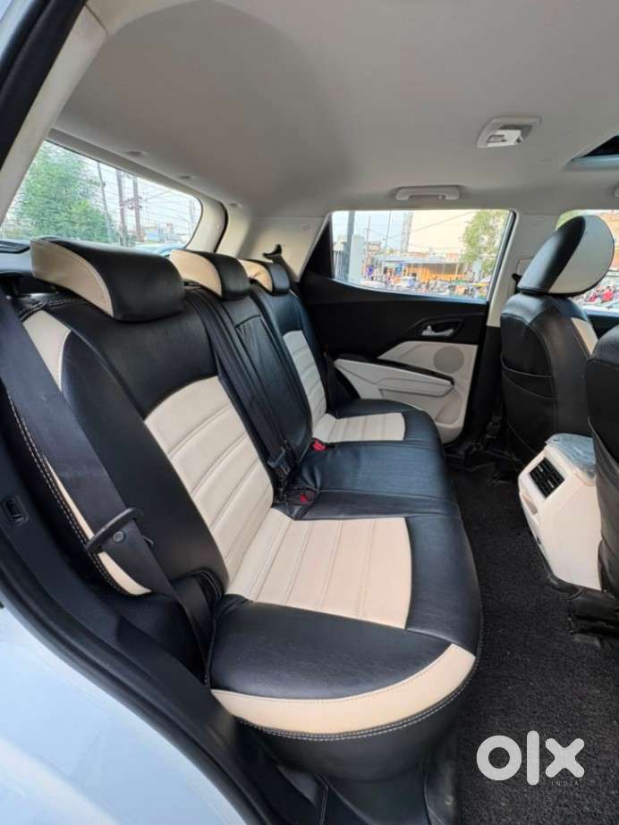 Mahindra Xuv 3xo Ax5 Pm Mt, 2025, Petrol