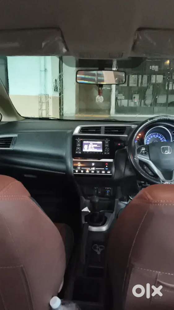 White Honda Jazz